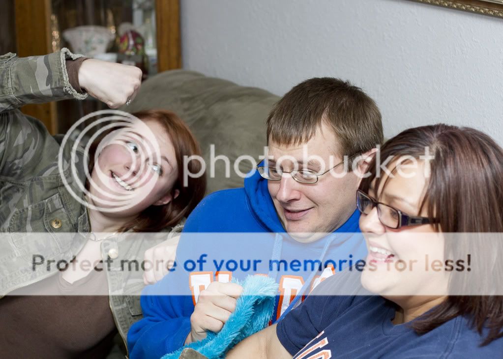 IMAGE: http://i975.photobucket.com/albums/ae239/RickZPhoto/Thanksgiving%202010/_MG_2158_5x7.jpg