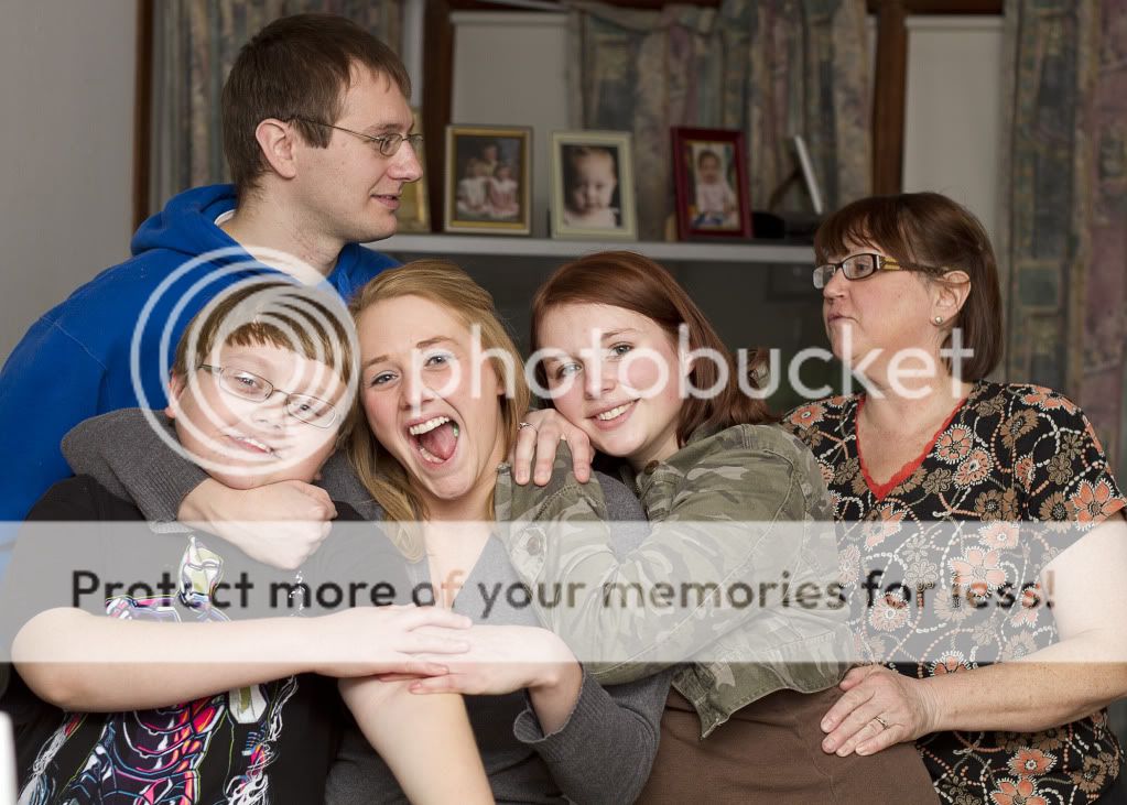 IMAGE: http://i975.photobucket.com/albums/ae239/RickZPhoto/Thanksgiving%202010/_MG_2164_5x7.jpg