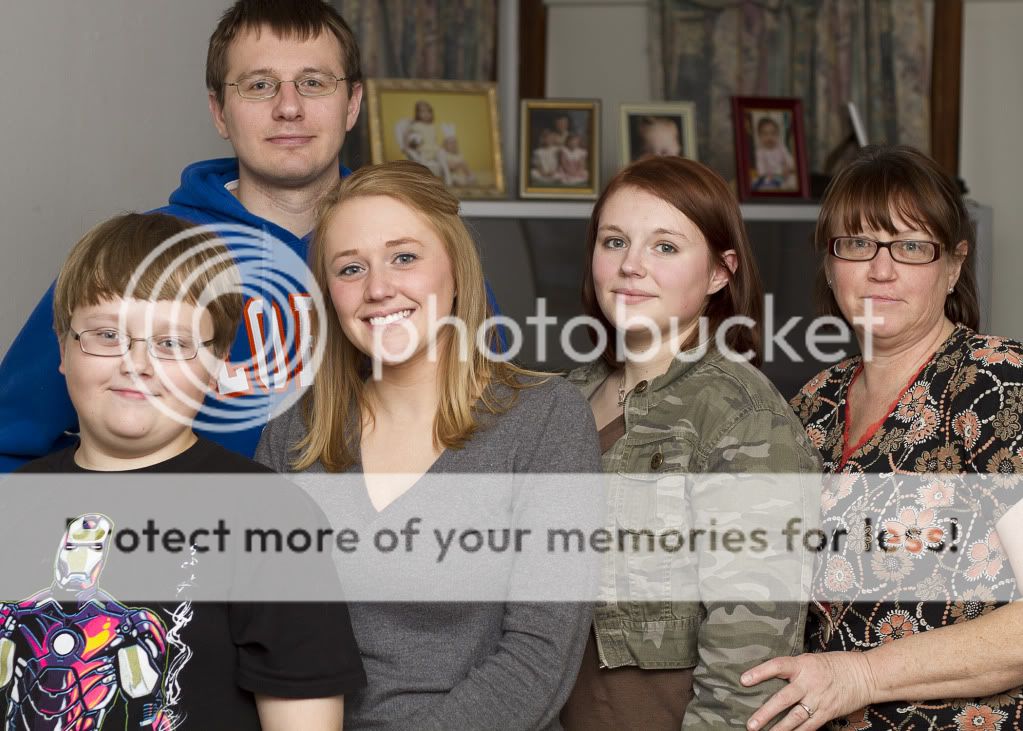 IMAGE: http://i975.photobucket.com/albums/ae239/RickZPhoto/Thanksgiving%202010/_MG_2165_5x7.jpg