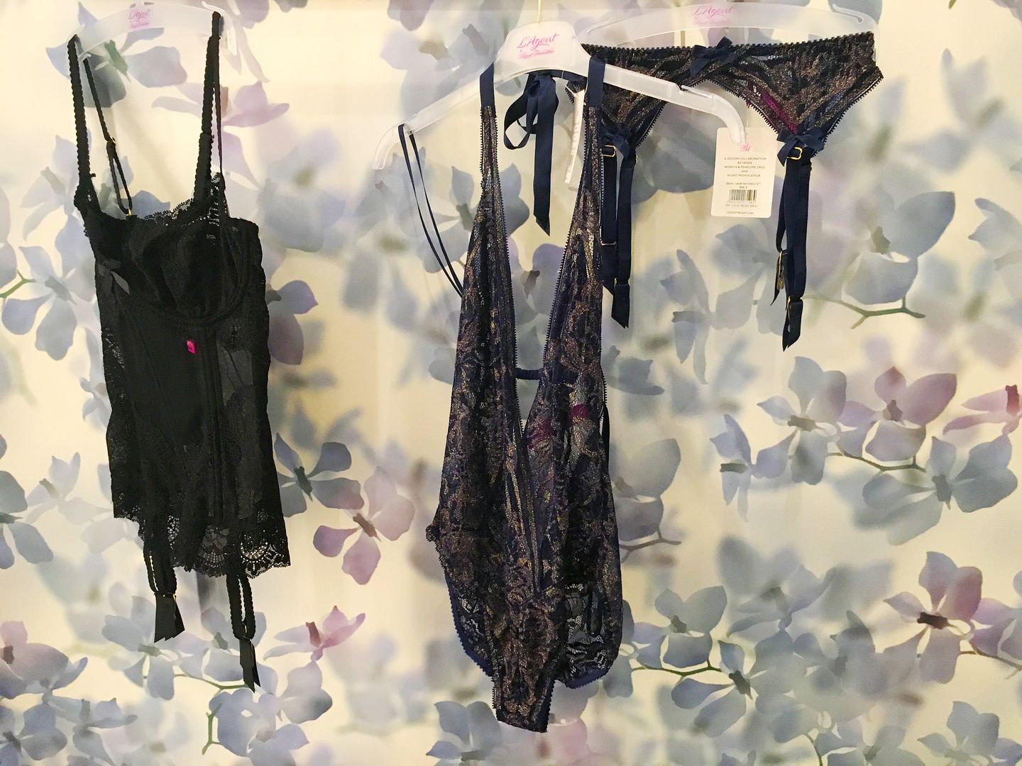  photo sexycorset-lagetnbyagentprovateur-beckermans-sisters-twins-bloggers_zps6kilhrpi.jpg